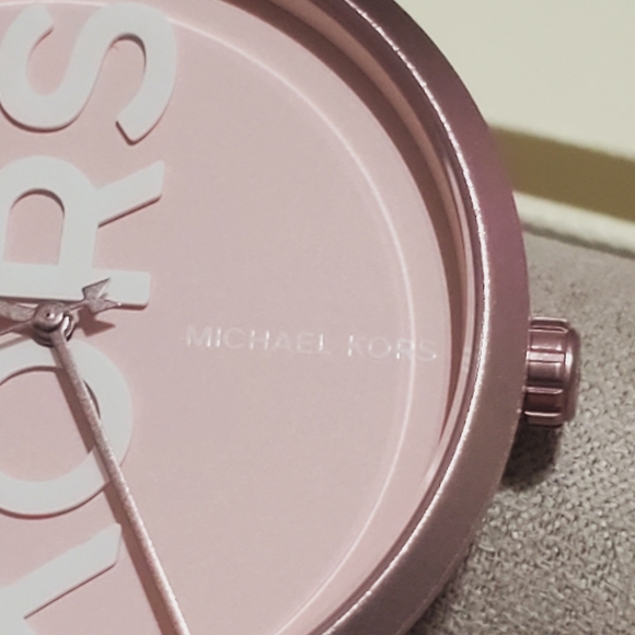 Michael Kors silicone watch💗 - Picture 10 of 13